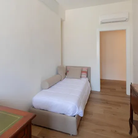 - Ruins House - 750m From The Metro Station Apartment Rome